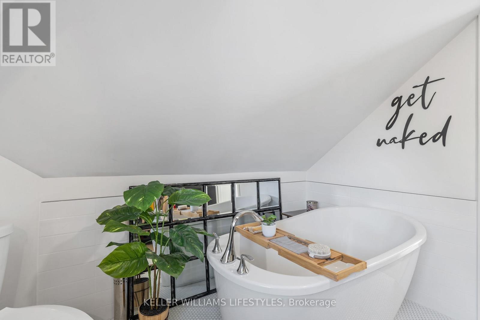 Photo 22 of 18 Sycamore Street, London East ON