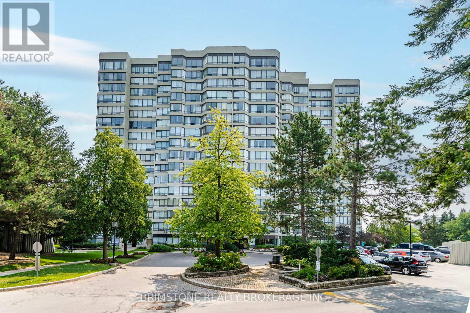 Photo 2 of 202 26 Hanover Road, Brampton ON