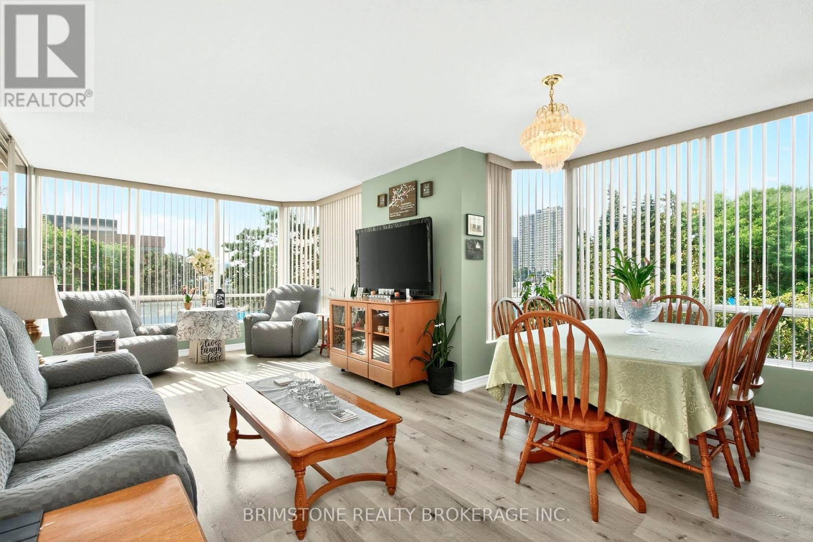 Photo 5 of 202 26 Hanover Road, Brampton ON