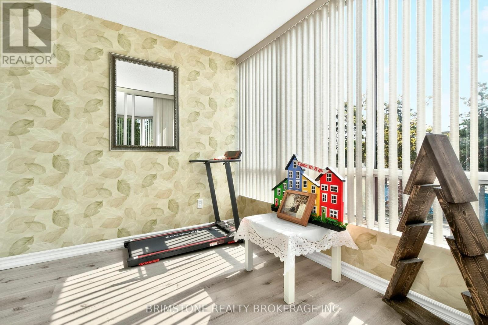 Photo 11 of 202 26 Hanover Road, Brampton ON
