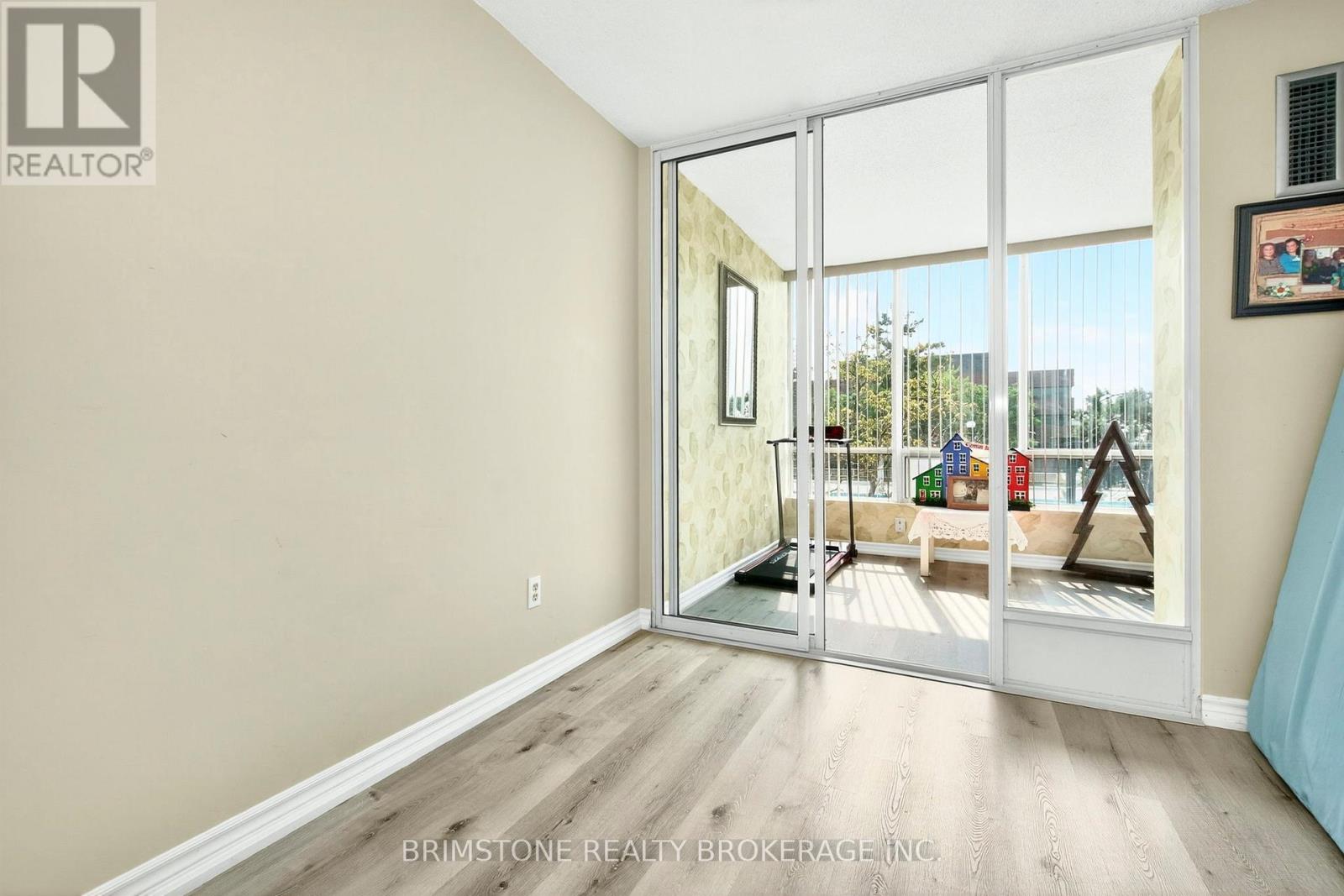 Photo 34 of 202 26 Hanover Road, Brampton ON