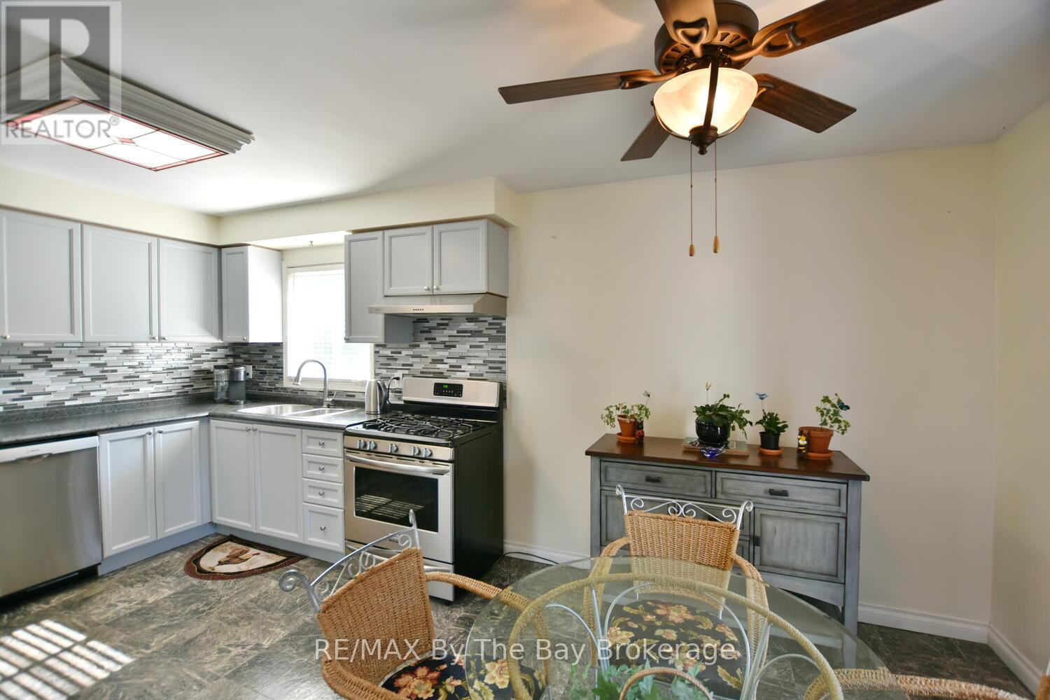Photo 20 of 41 Evergreen Crescent, Wasaga Beach ON