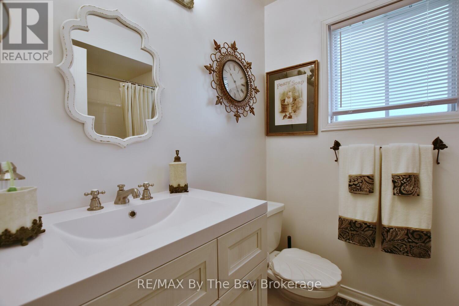 Photo 25 of 41 Evergreen Crescent, Wasaga Beach ON