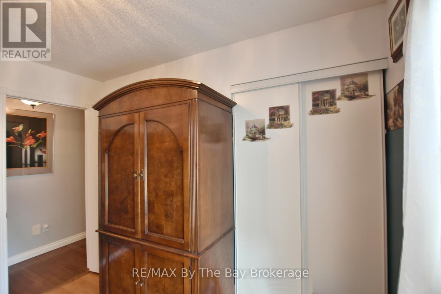 Photo 8 of 41 Evergreen Crescent, Wasaga Beach ON