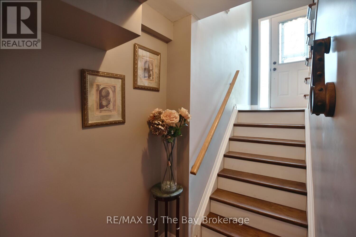 Photo 3 of 41 Evergreen Crescent, Wasaga Beach ON