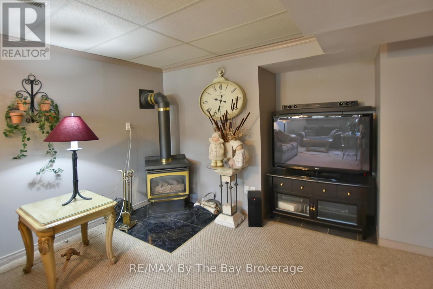 Photo 10 of 41 Evergreen Crescent, Wasaga Beach ON