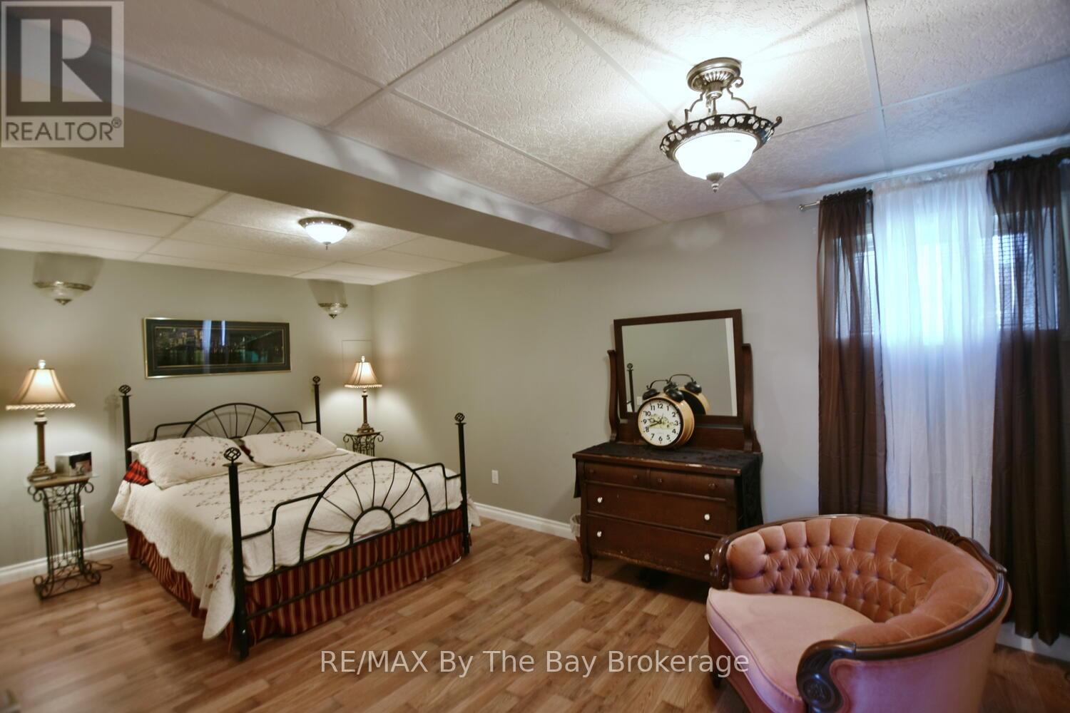 Photo 5 of 41 Evergreen Crescent, Wasaga Beach ON