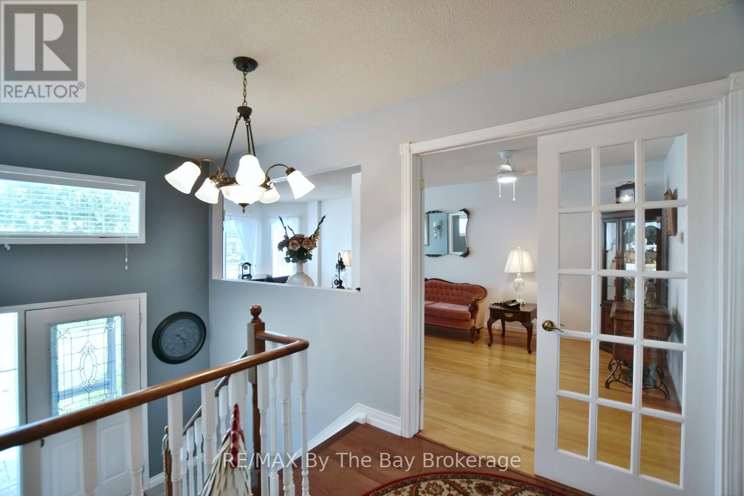 Photo 12 of 41 Evergreen Crescent, Wasaga Beach ON
