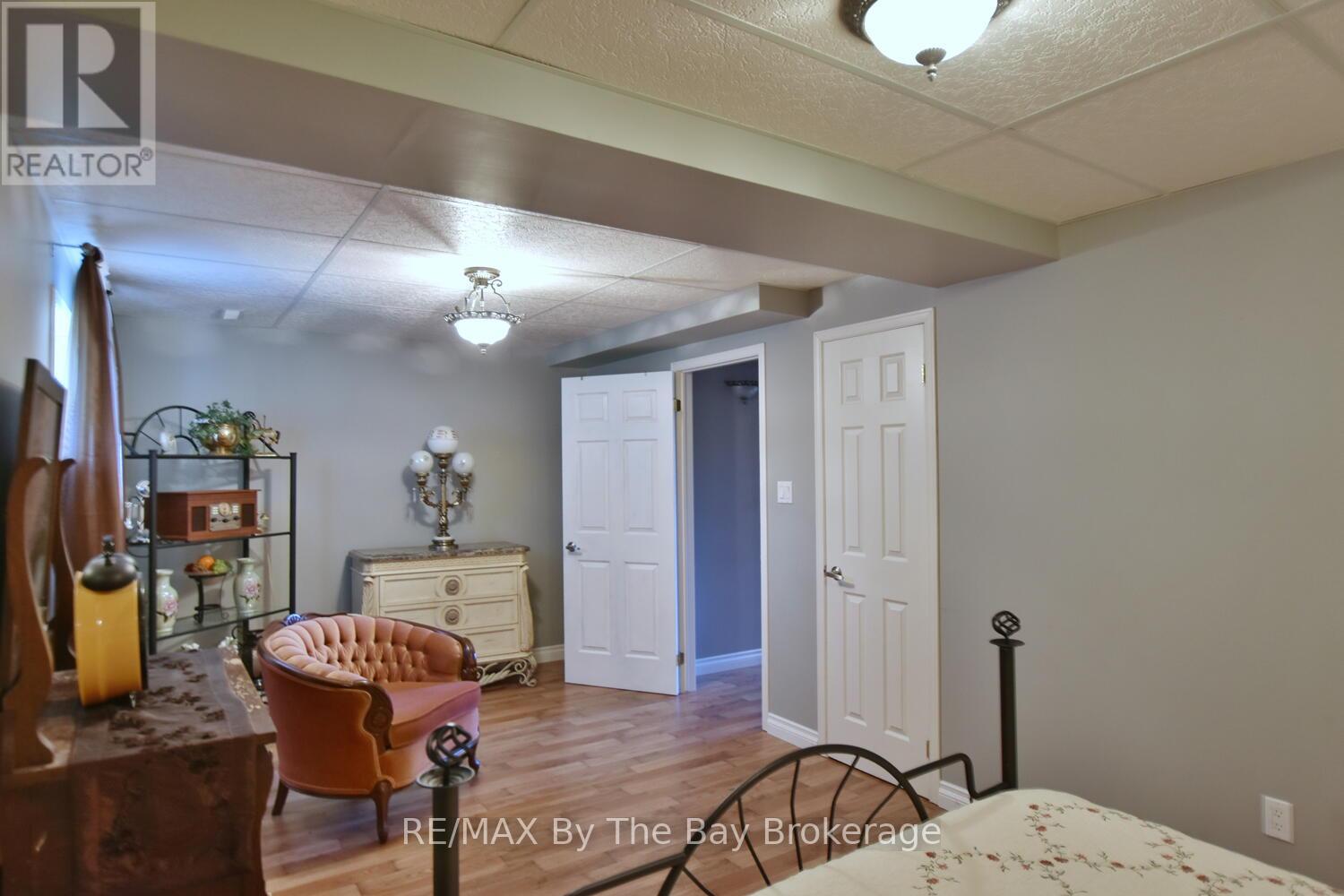 Photo 6 of 41 Evergreen Crescent, Wasaga Beach ON