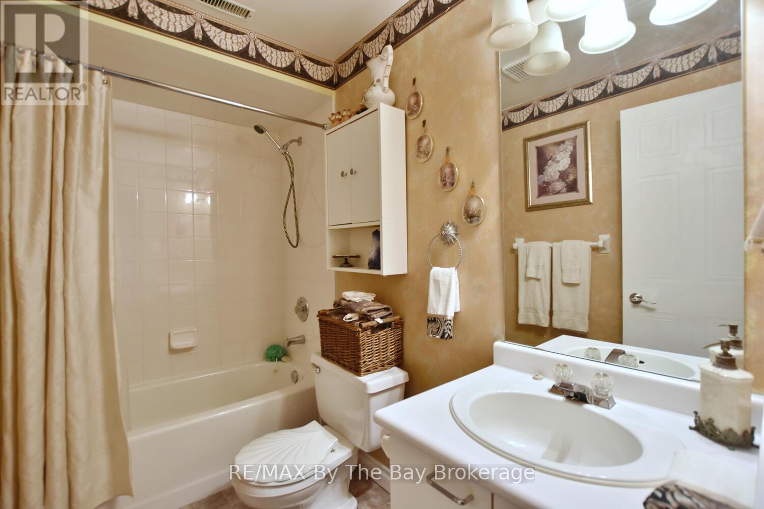 Photo 21 of 41 Evergreen Crescent, Wasaga Beach ON