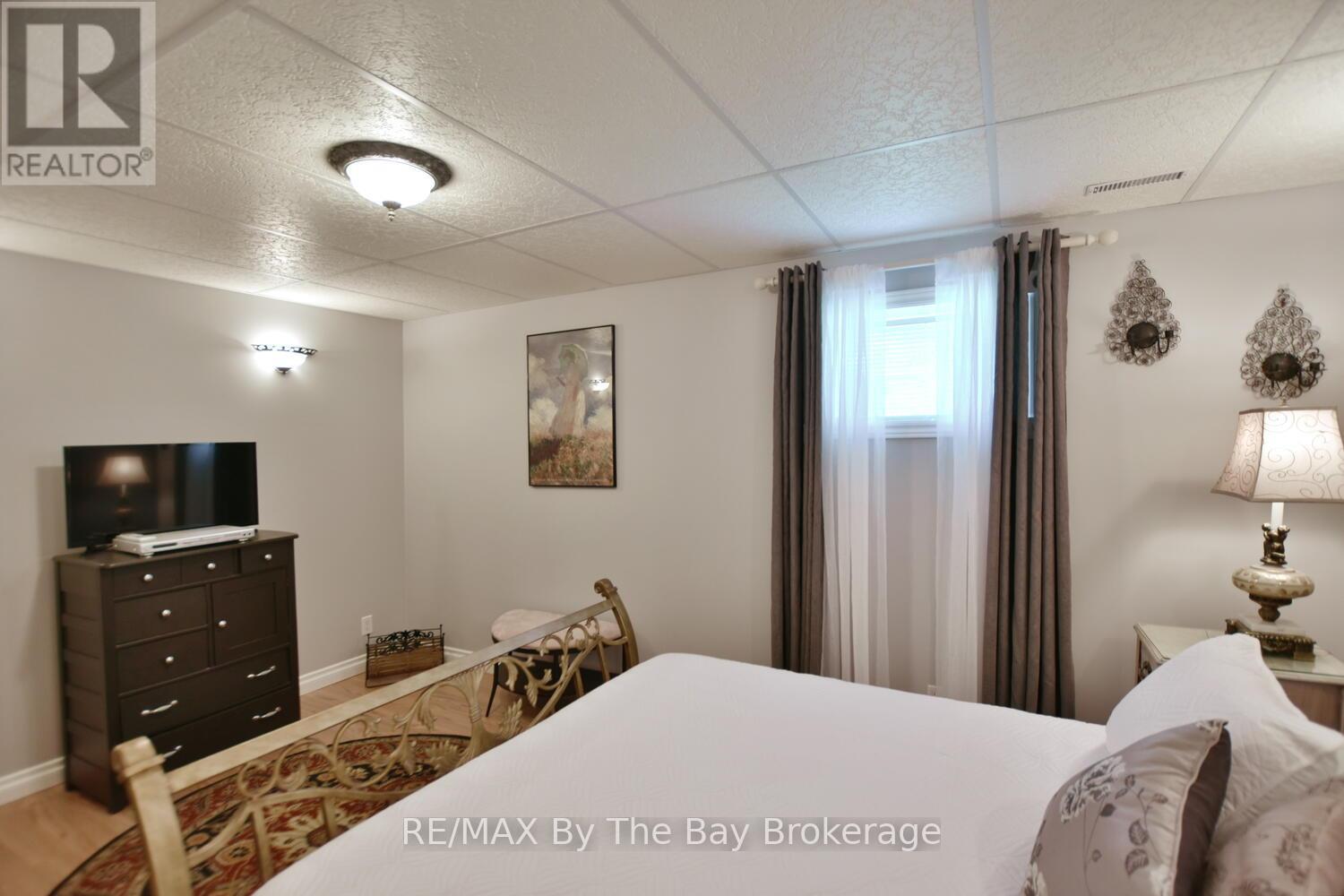 Photo 26 of 41 Evergreen Crescent, Wasaga Beach ON