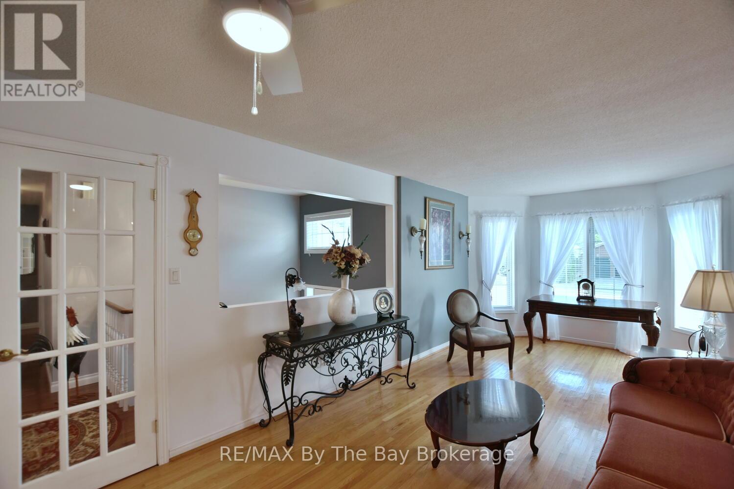 Photo 18 of 41 Evergreen Crescent, Wasaga Beach ON