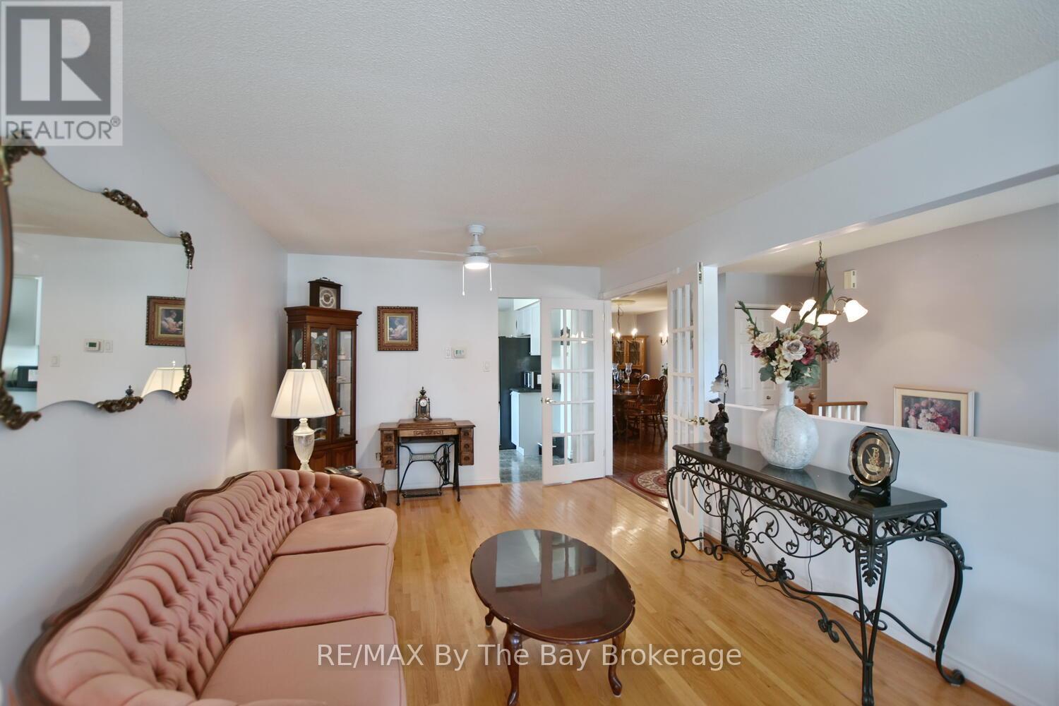 Photo 11 of 41 Evergreen Crescent, Wasaga Beach ON