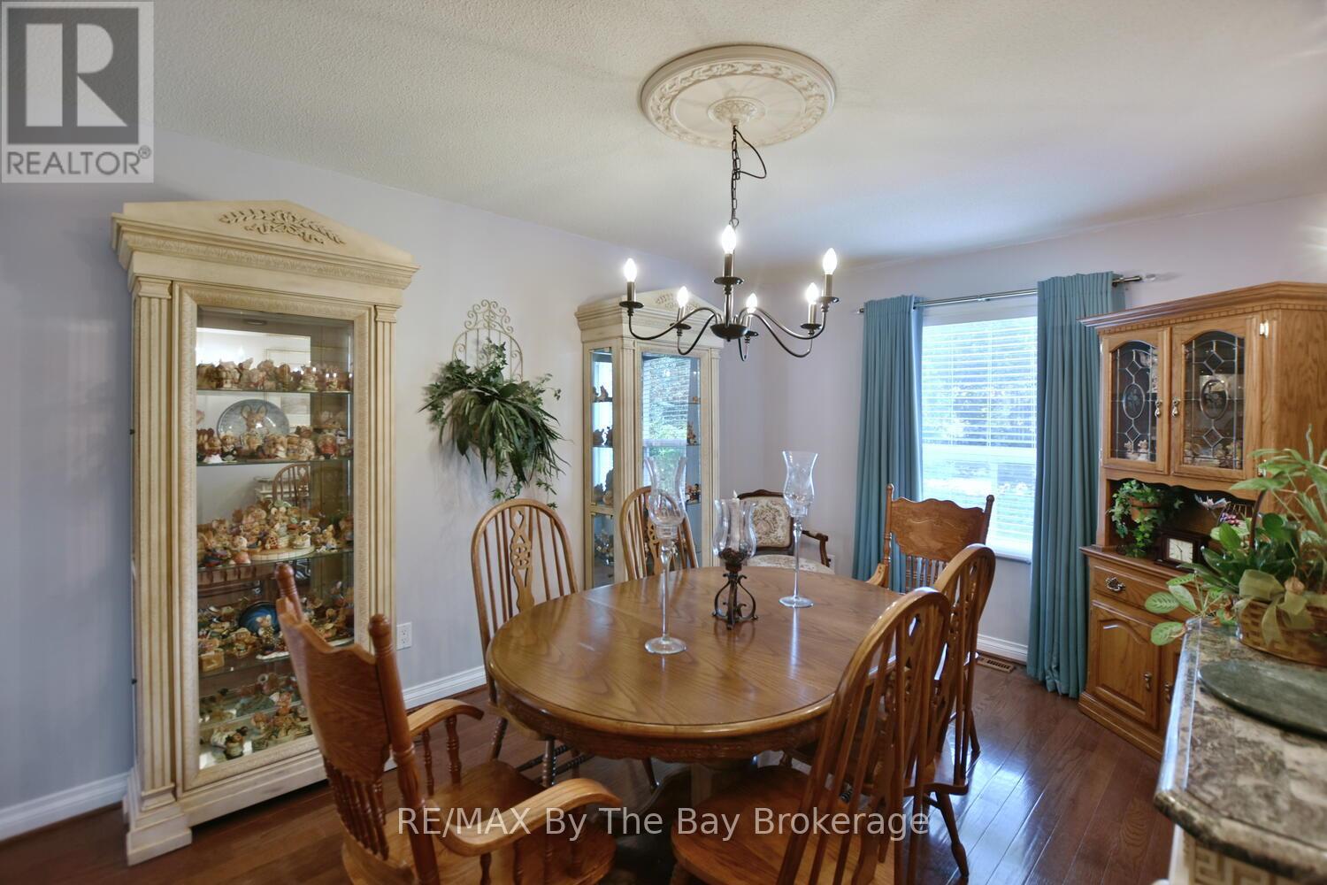 Photo 13 of 41 Evergreen Crescent, Wasaga Beach ON