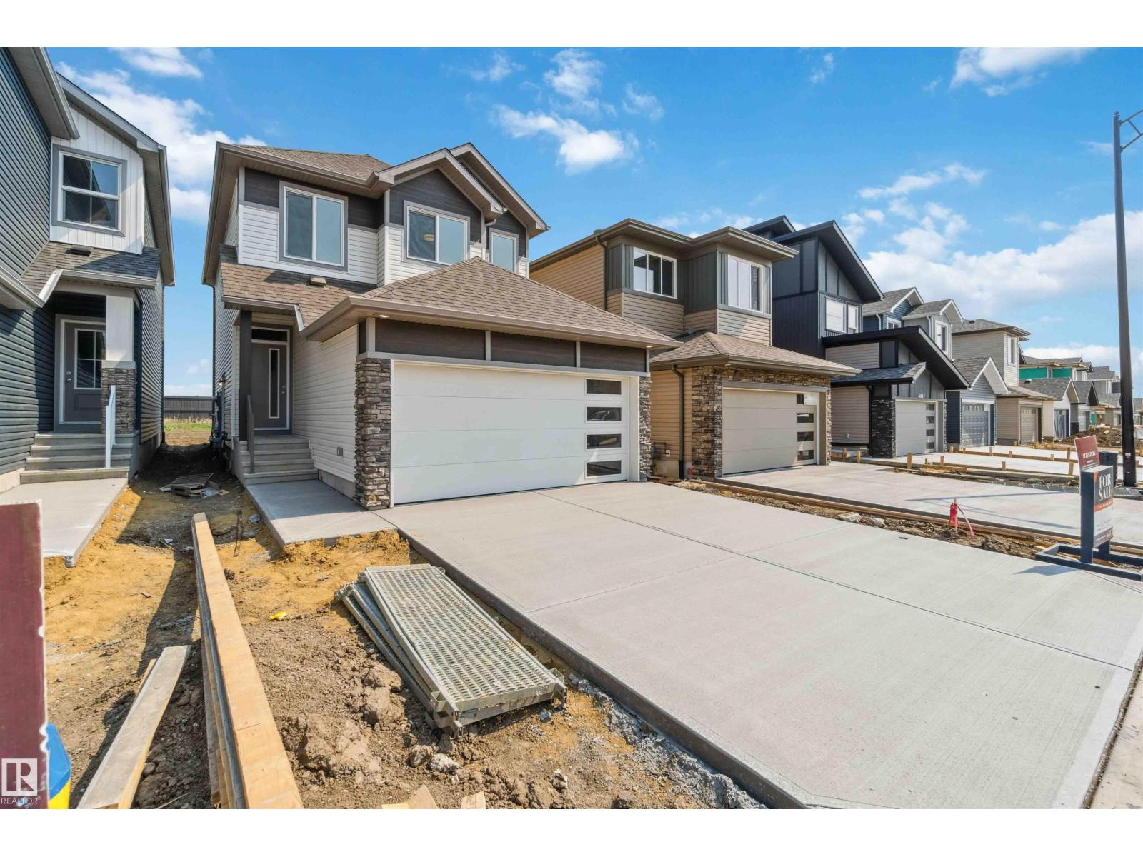 Photo 1 of 4672 177 Av Nw, Edmonton AB