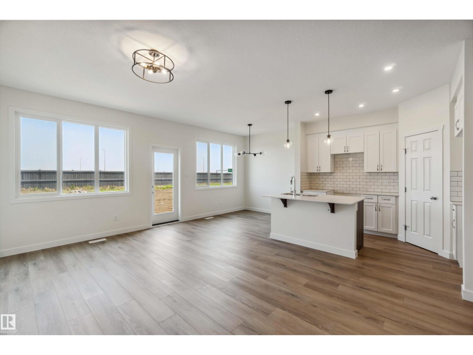 Photo 13 of 4672 177 Av Nw, Edmonton AB