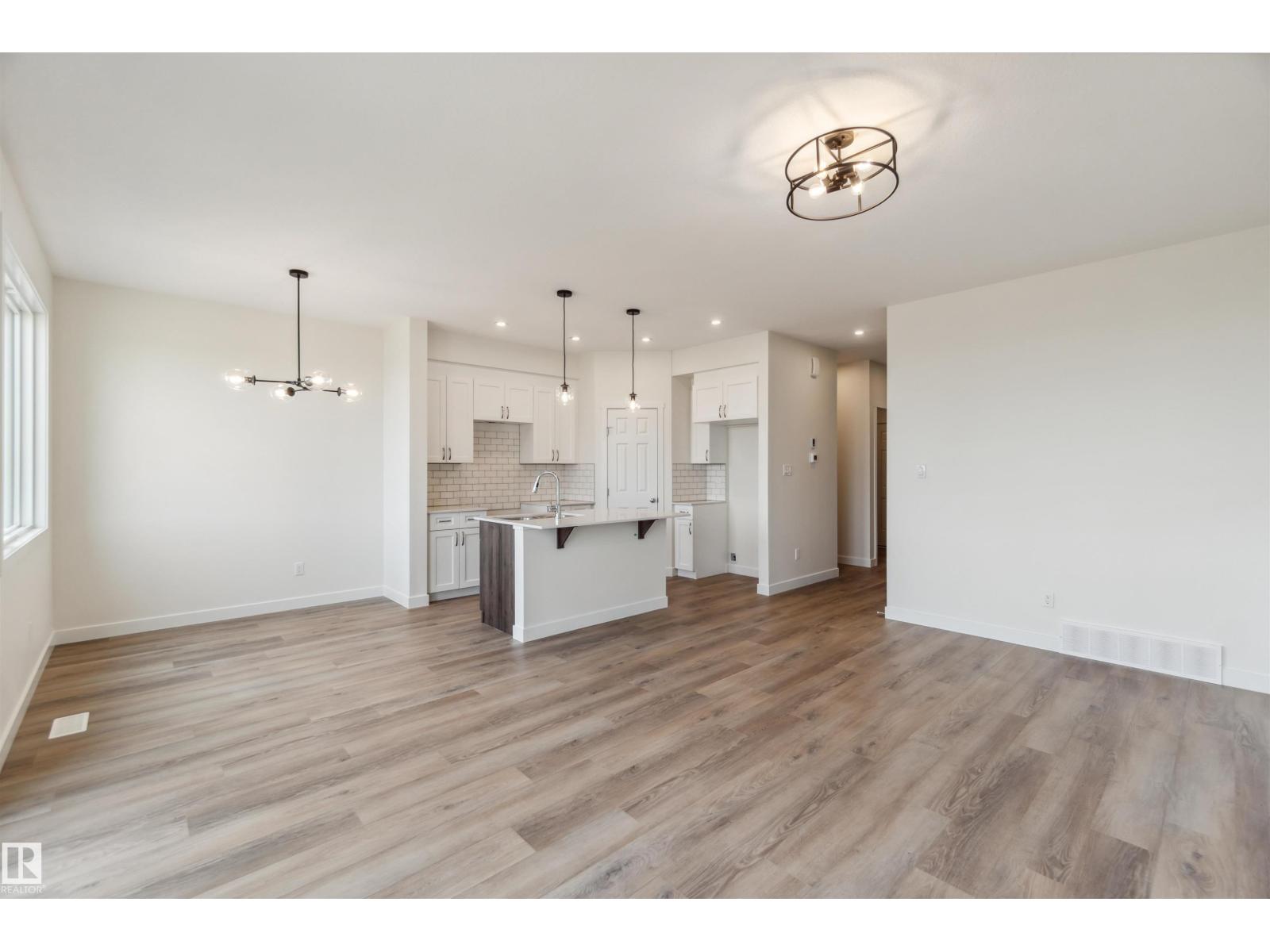 Photo 15 of 4672 177 Av Nw, Edmonton AB
