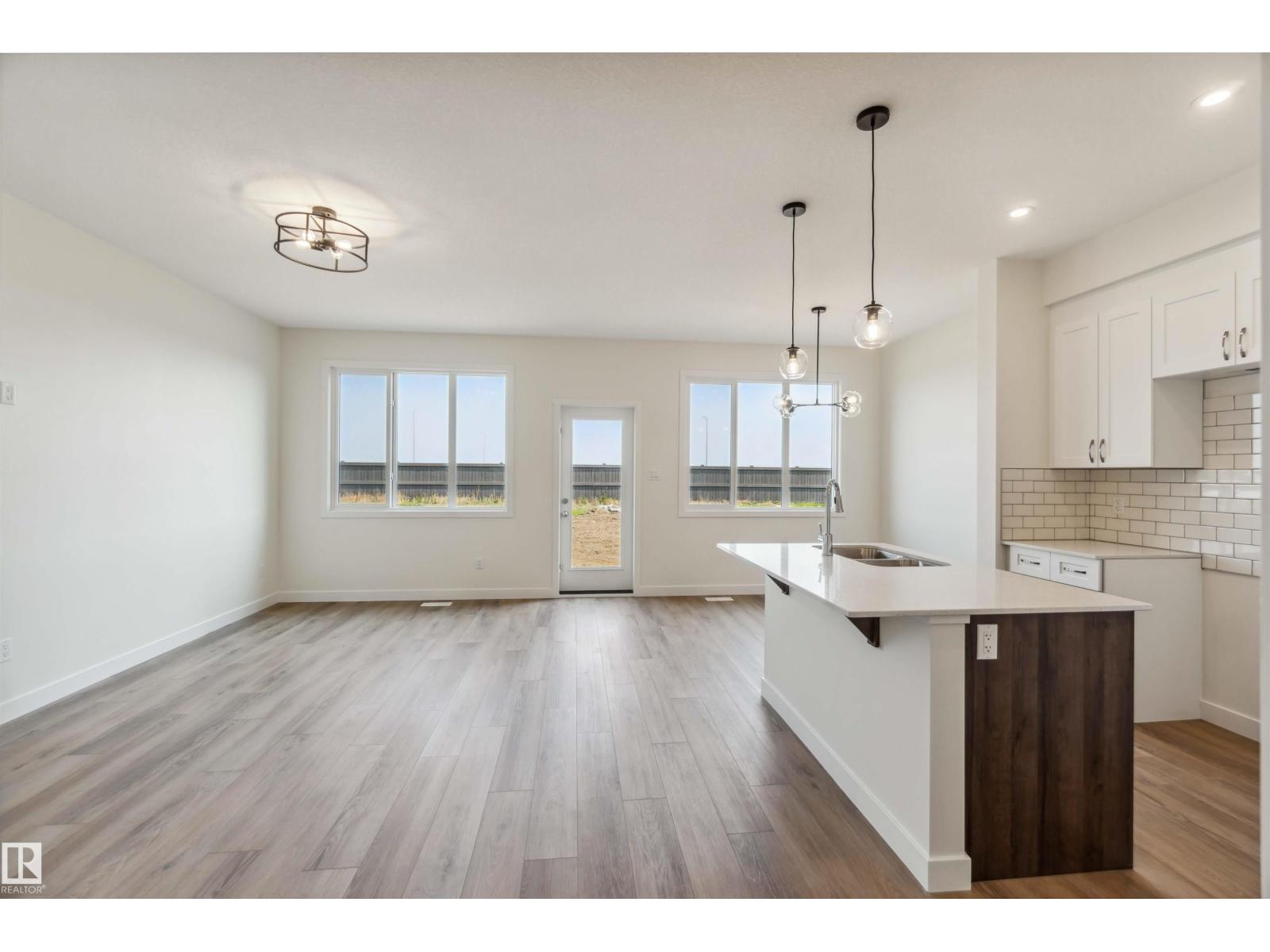 Photo 16 of 4672 177 Av Nw, Edmonton AB