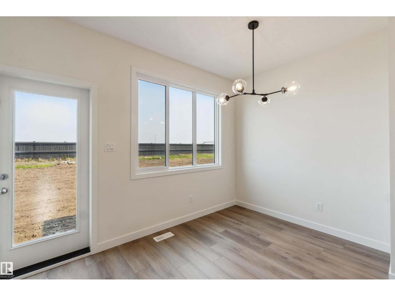 Photo 17 of 4672 177 Av Nw, Edmonton AB