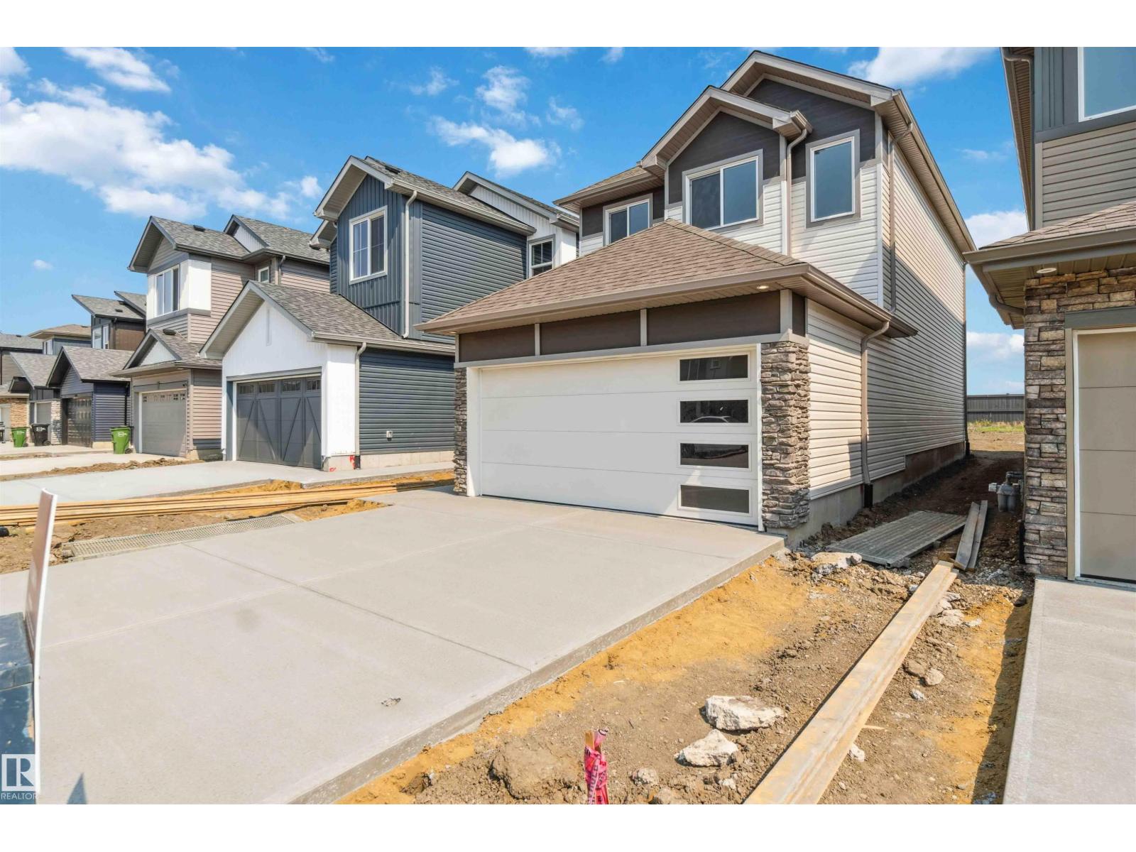 Photo 2 of 4672 177 Av Nw, Edmonton AB