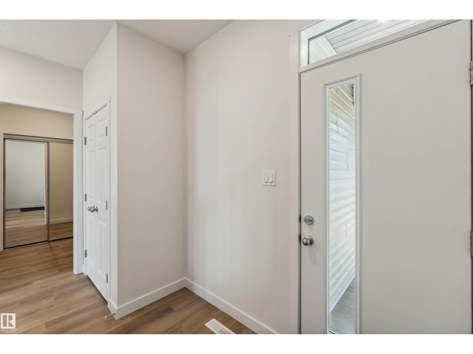 Photo 4 of 4672 177 Av Nw, Edmonton AB