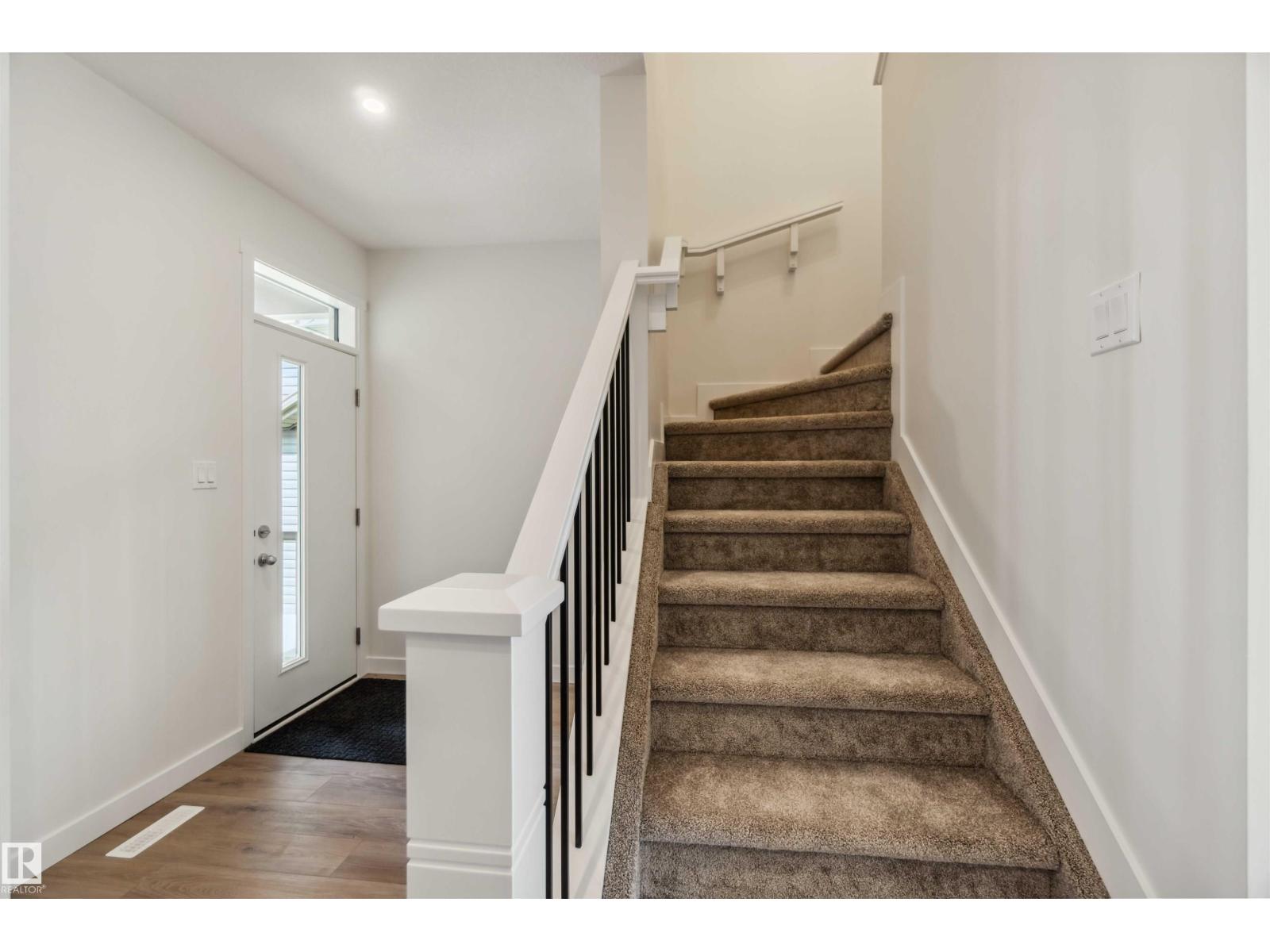 Photo 6 of 4672 177 Av Nw, Edmonton AB