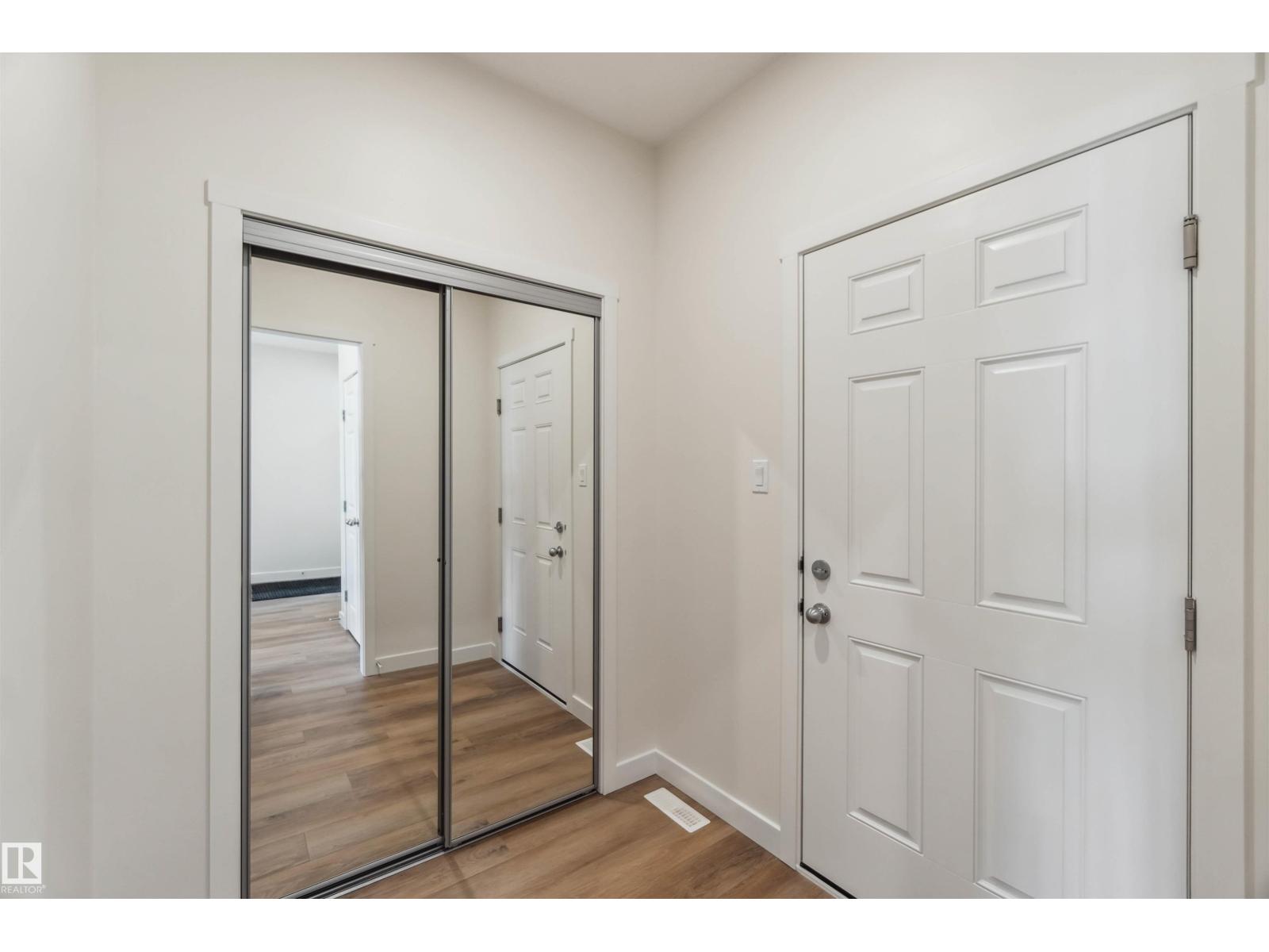 Photo 8 of 4672 177 Av Nw, Edmonton AB