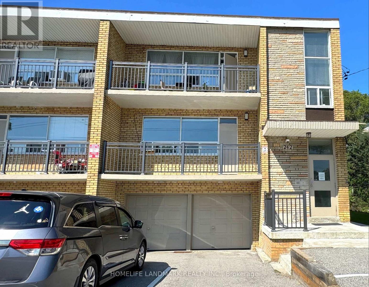 Photo 12 of 2 242 Wilmington Avenue, Toronto ON