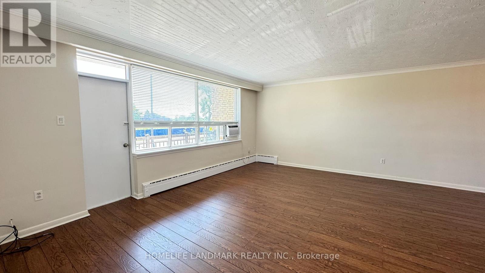 Photo 9 of 2 242 Wilmington Avenue, Toronto ON
