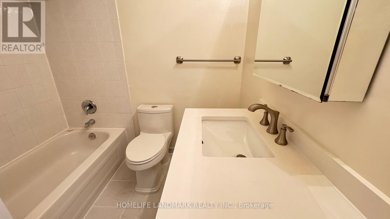 Photo 3 of 2 242 Wilmington Avenue, Toronto ON