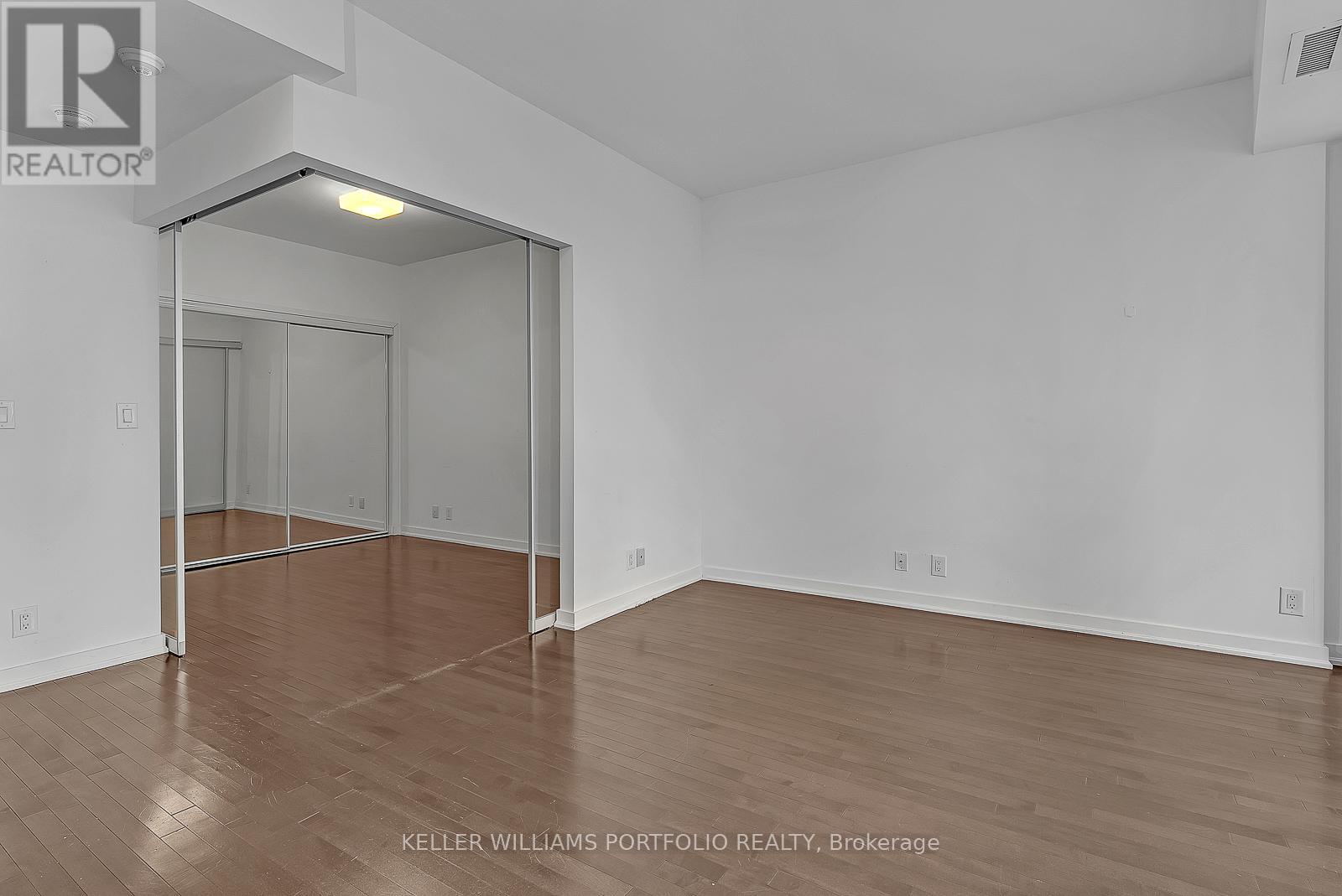 Photo 17 of 1801 12 York Street, Toronto ON