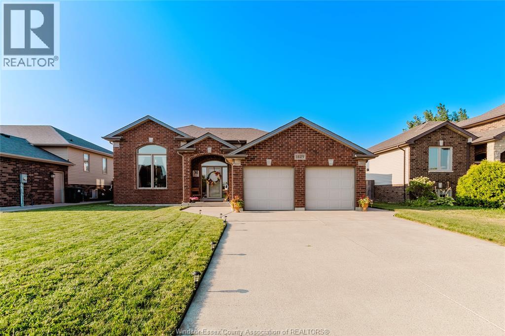 Photo 1 of 1429 Oakwood Avenue, Lakeshore ON