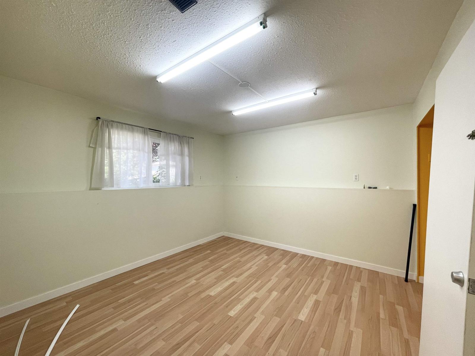 Photo 13 of 15118 91 A Avenue, Surrey BC