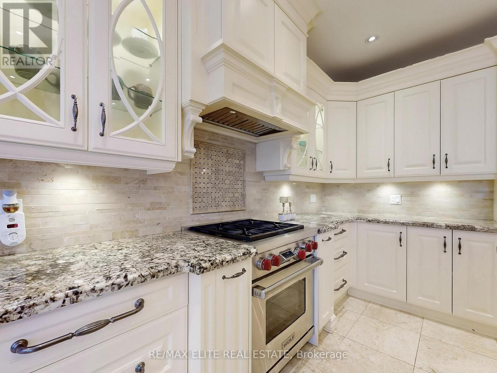 Photo 12 of 48 Pemberton Road, Richmond Hill ON
