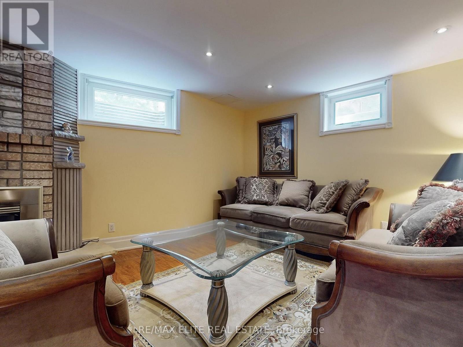 Photo 32 of 48 Pemberton Road, Richmond Hill ON