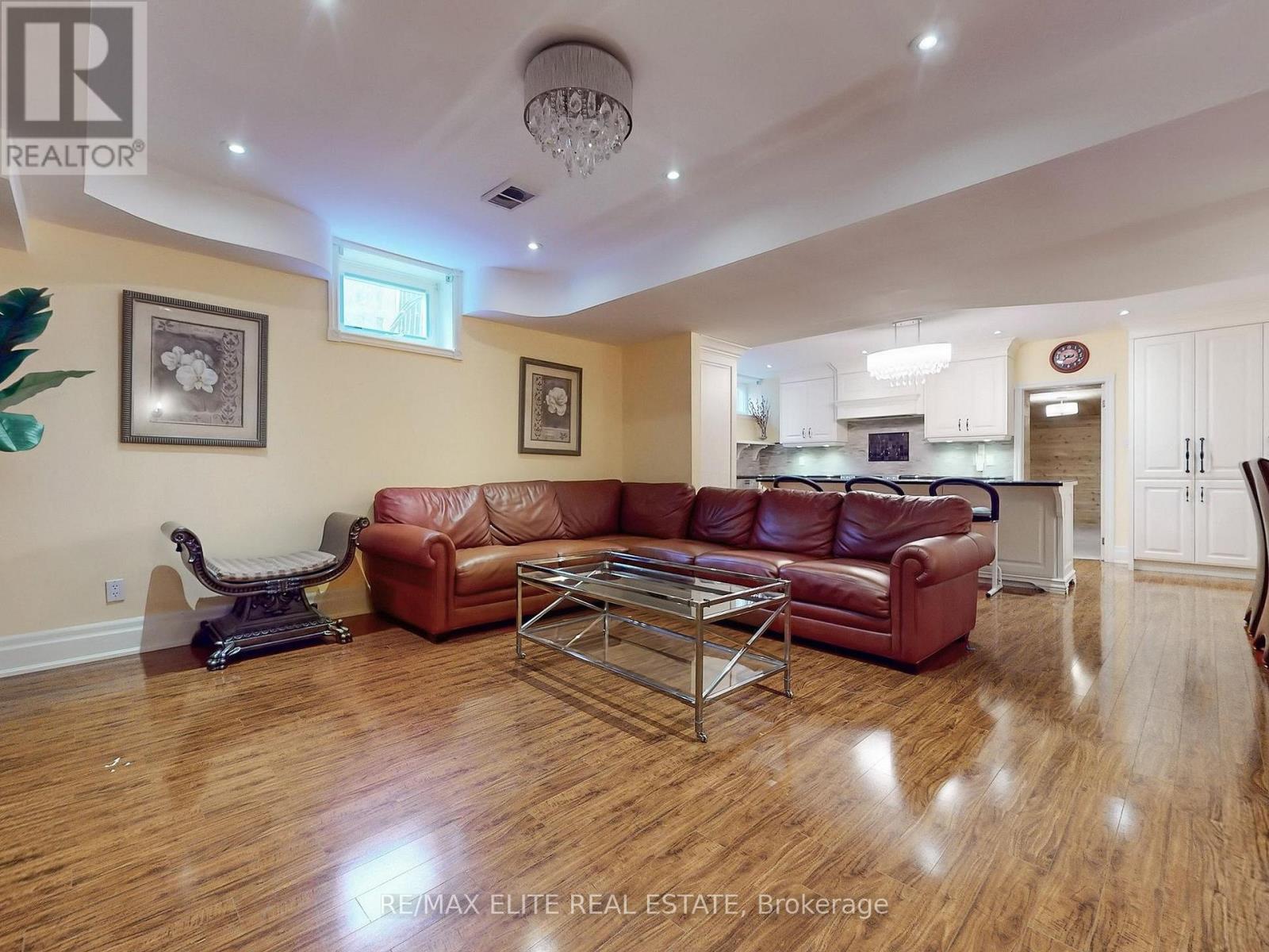 Photo 33 of 48 Pemberton Road, Richmond Hill ON