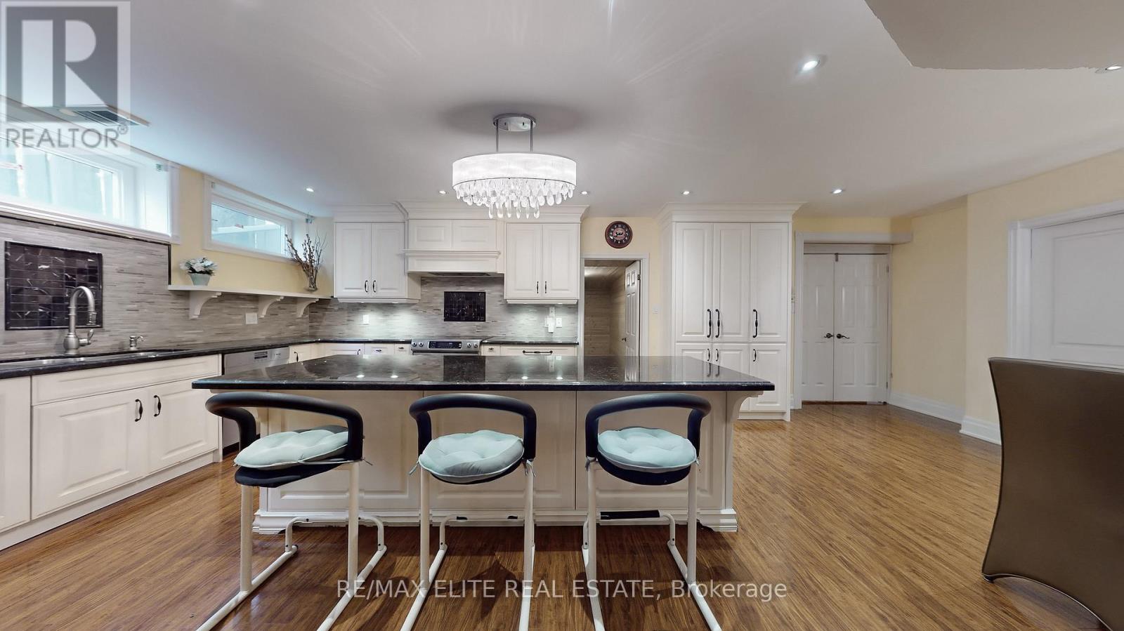 Photo 34 of 48 Pemberton Road, Richmond Hill ON