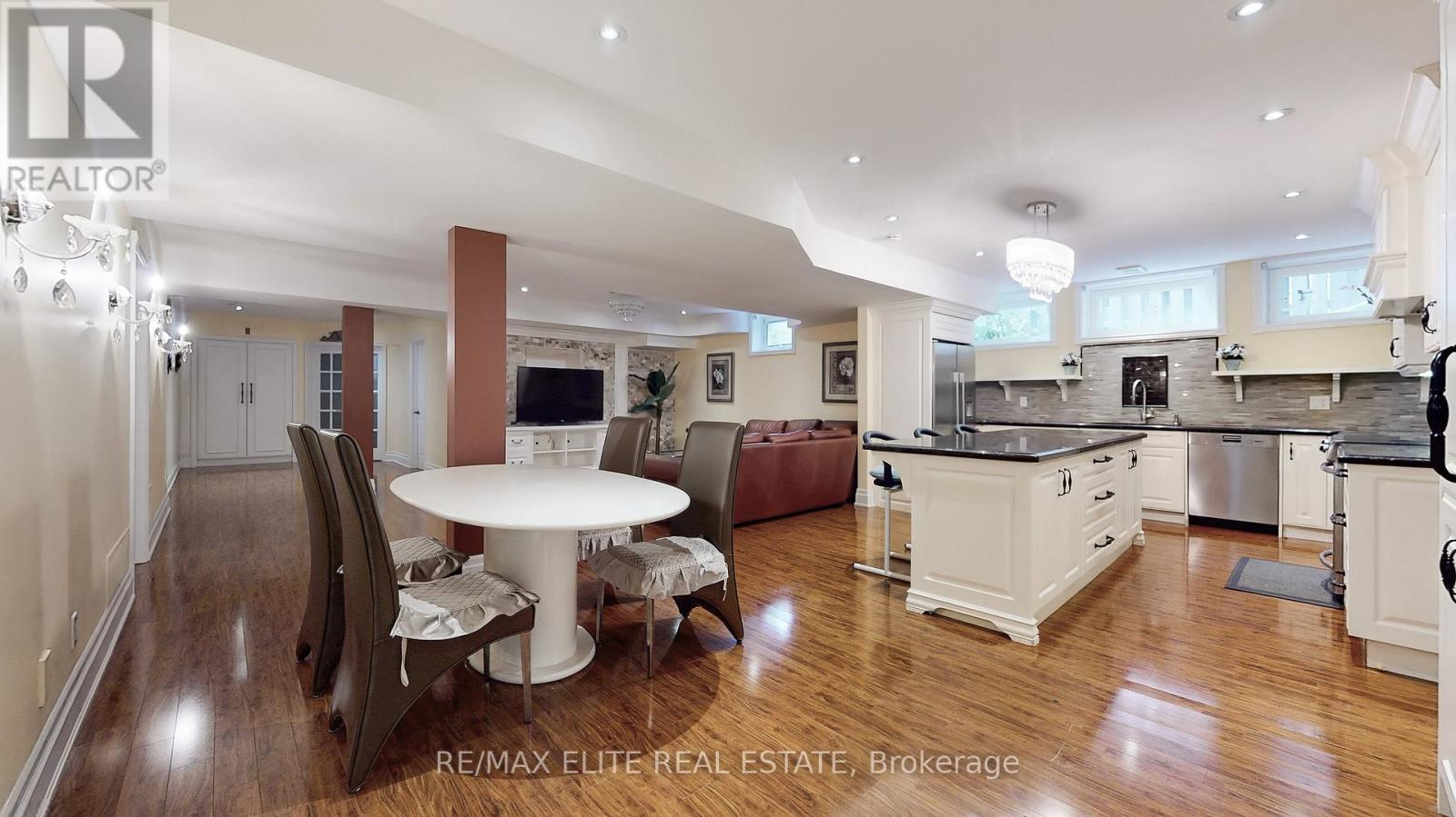 Photo 36 of 48 Pemberton Road, Richmond Hill ON