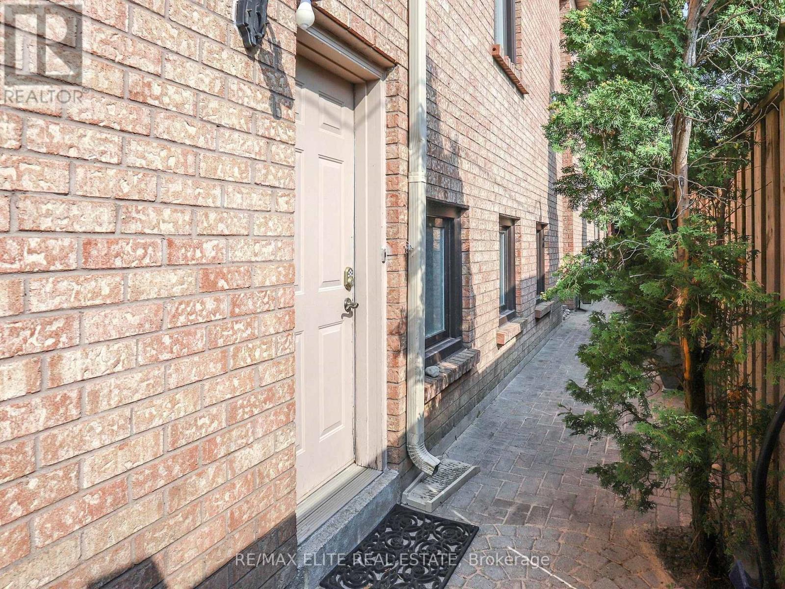 Photo 38 of 48 Pemberton Road, Richmond Hill ON
