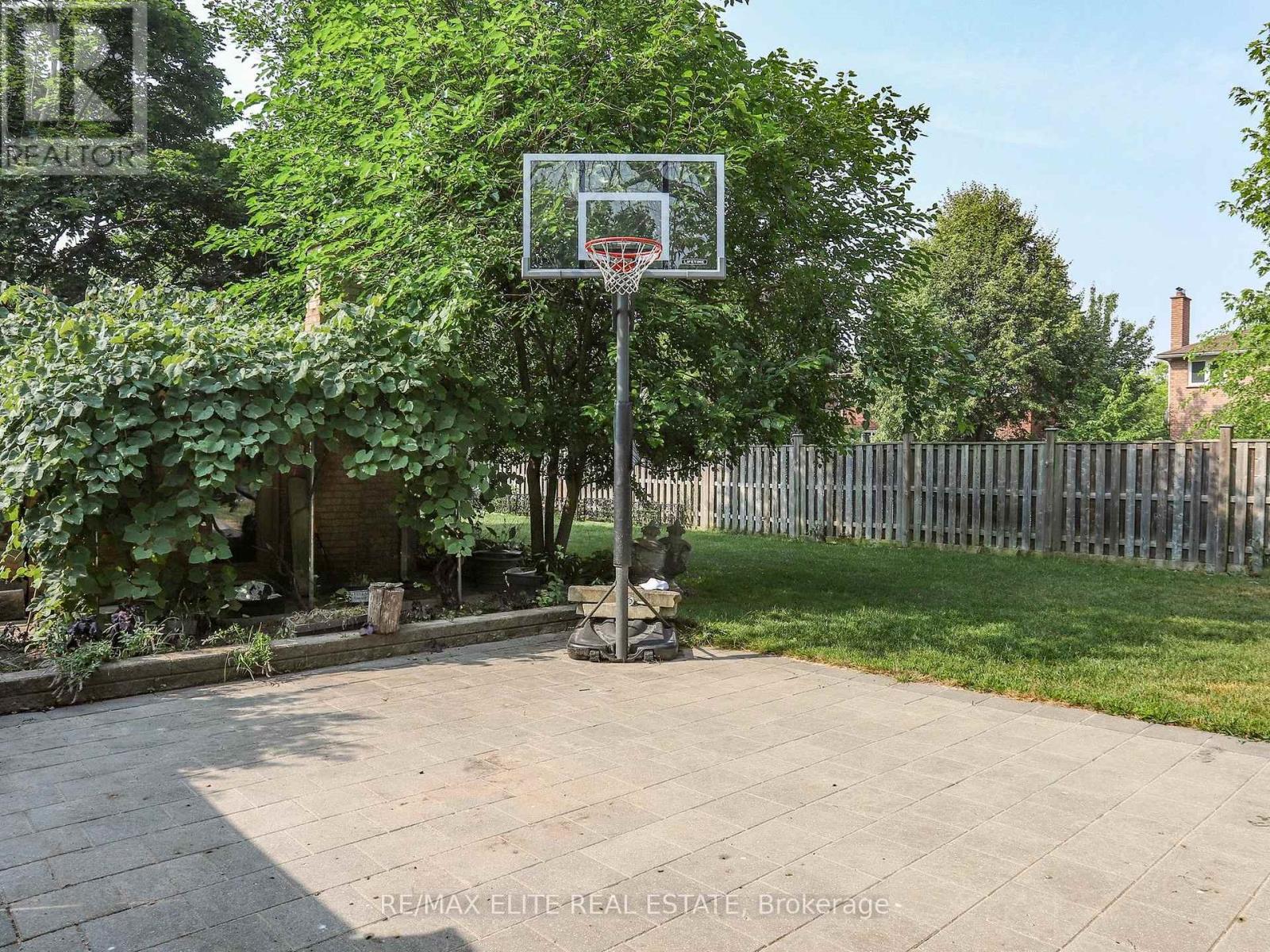 Photo 41 of 48 Pemberton Road, Richmond Hill ON