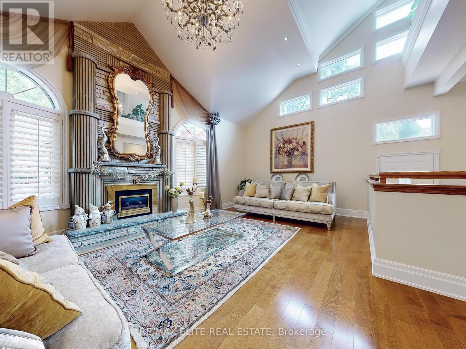 Photo 7 of 48 Pemberton Road, Richmond Hill ON
