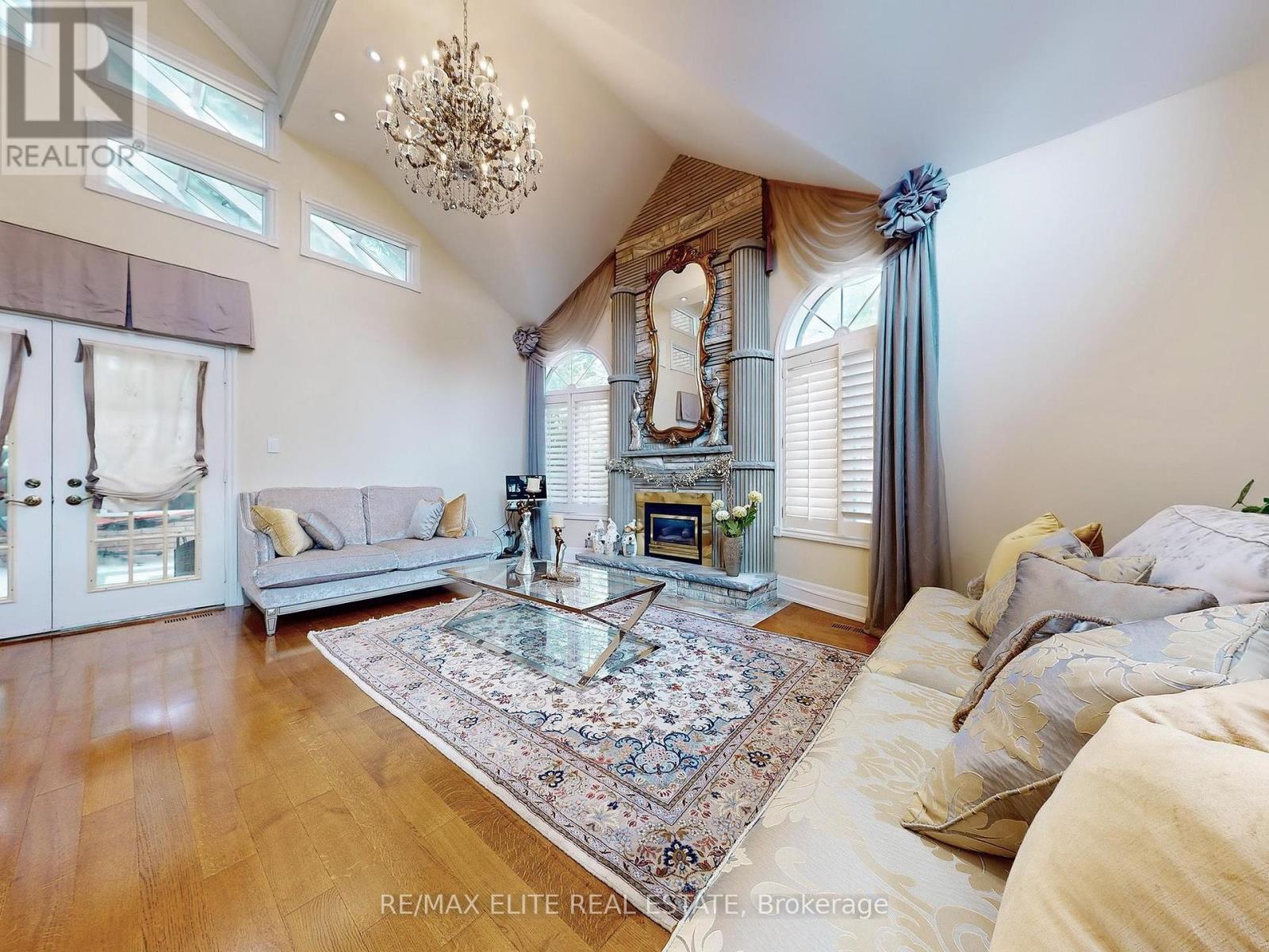 Photo 8 of 48 Pemberton Road, Richmond Hill ON