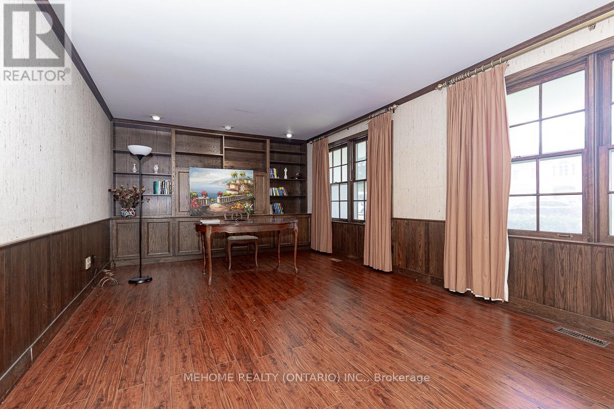 Photo 12 of 9 Laureleaf Road, Markham ON