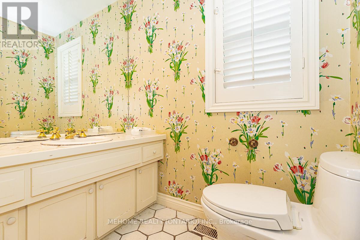 Photo 23 of 9 Laureleaf Road, Markham ON