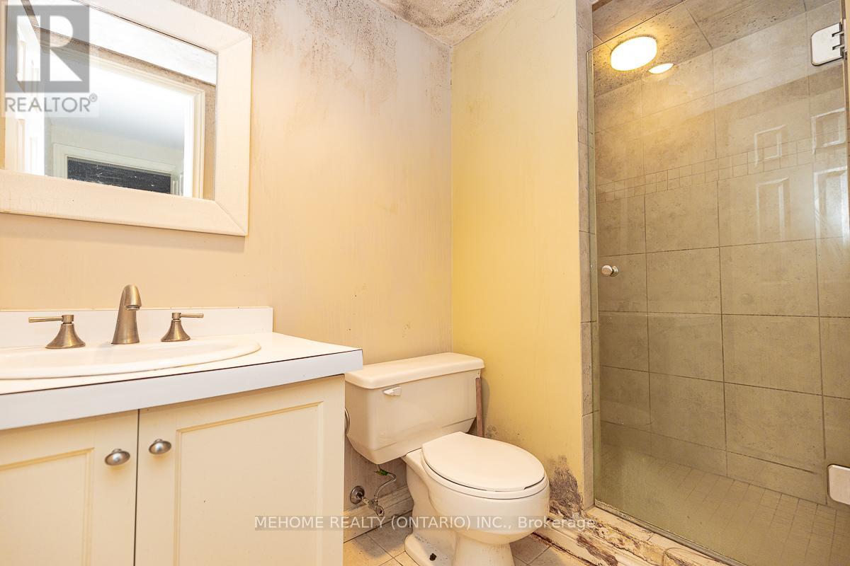 Photo 13 of 9 Laureleaf Road, Markham ON