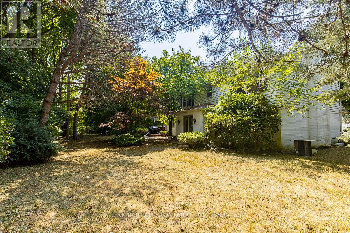 Photo 22 of 9 Laureleaf Road, Markham ON