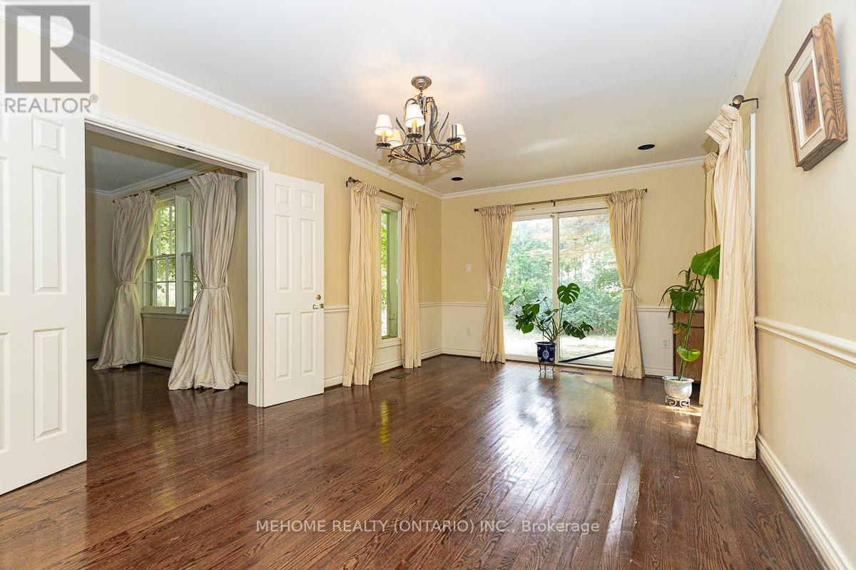 Photo 1 of 9 Laureleaf Road, Markham ON