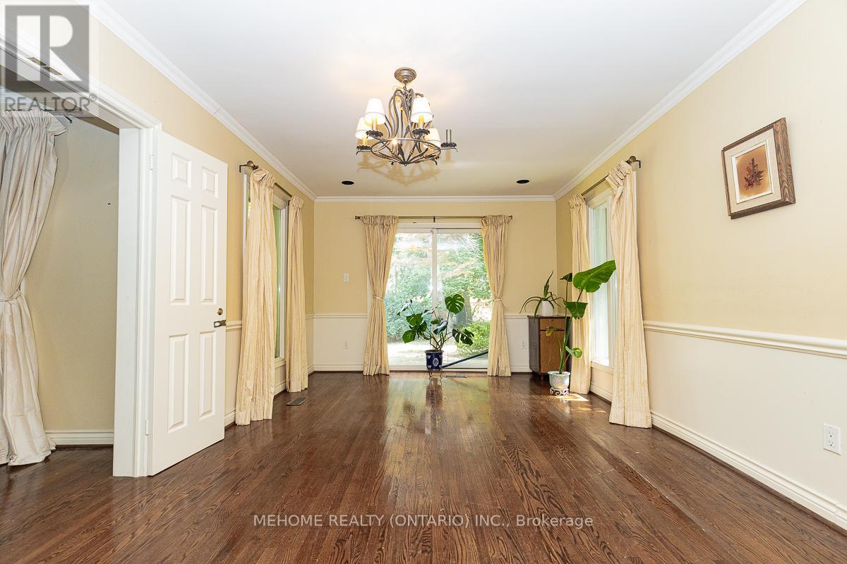 Photo 16 of 9 Laureleaf Road, Markham ON