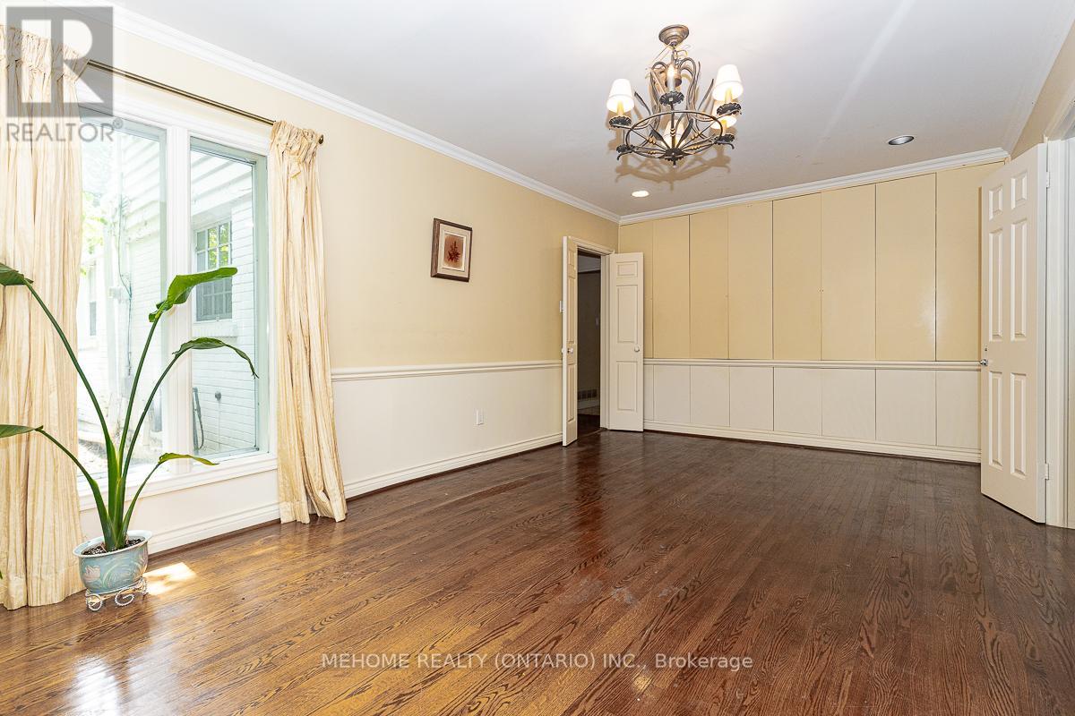 Photo 9 of 9 Laureleaf Road, Markham ON