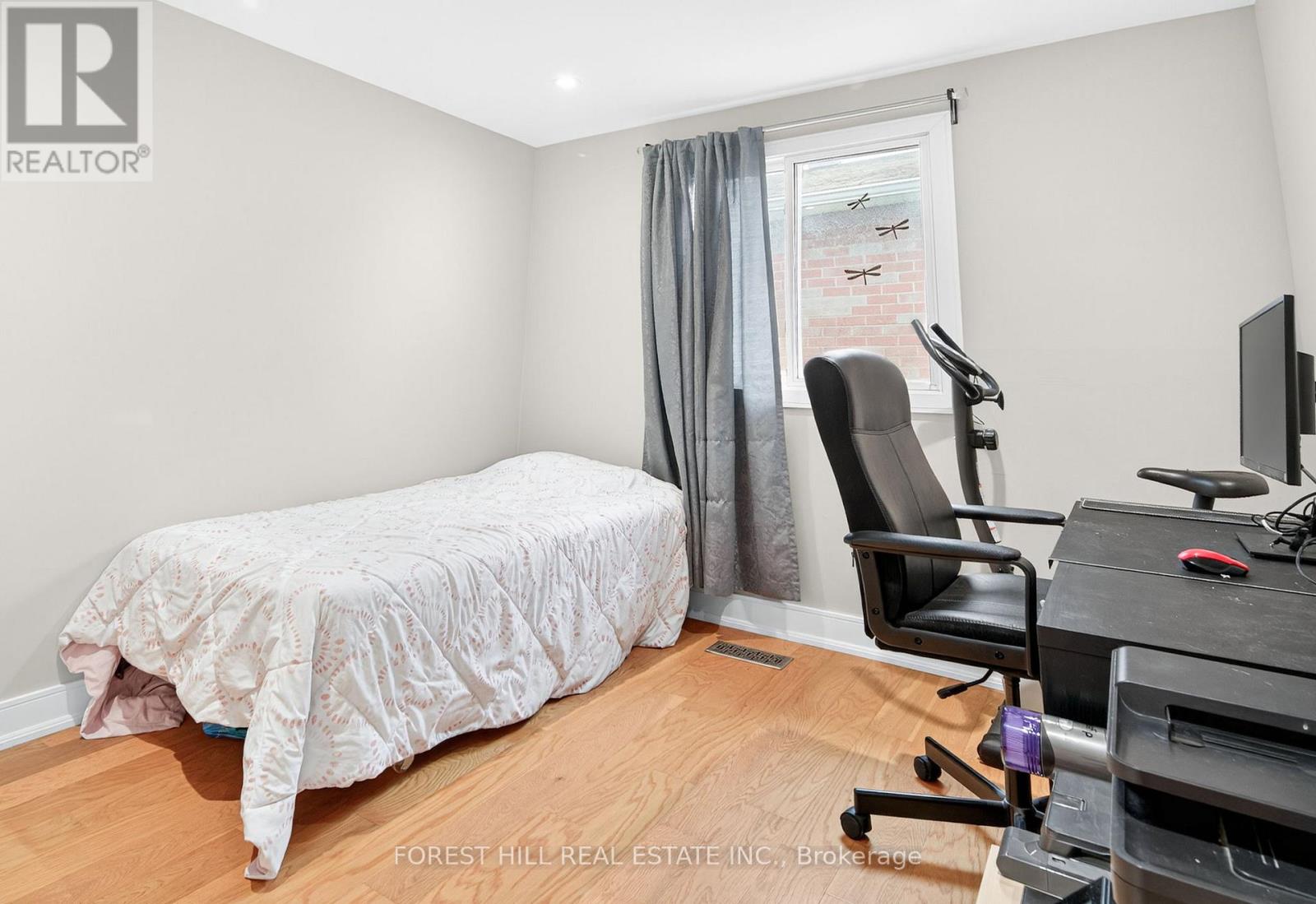 Photo 14 of 104 Armitage Drive, Newmarket ON